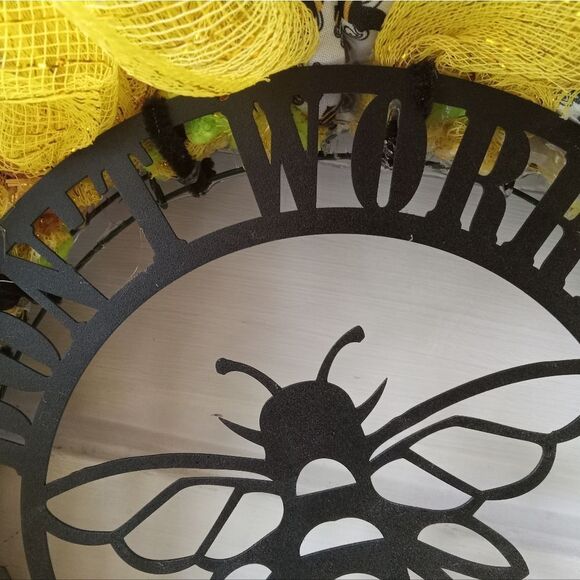 26" Craft Mesh WREATH with custom precision cut 16 gauge Metal BEE Decor center. - Picture 9 of 10